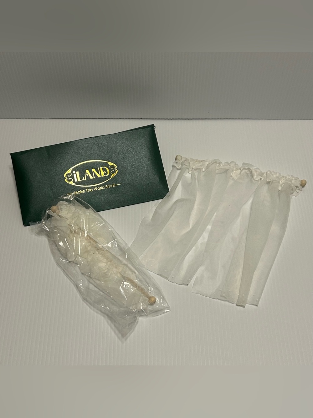 iland Curtains Drapes 2 Windows dollhouse Minatures white lace tulle wooden rod